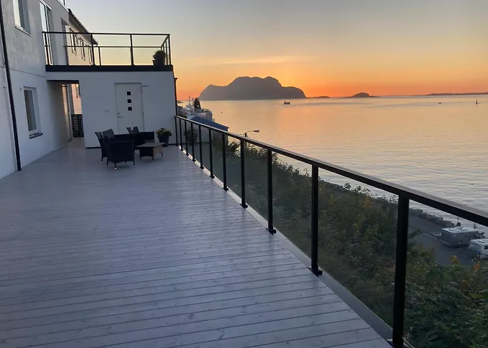 Fjord View In Centre With Parking